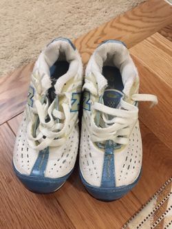 Tennis shoes/ like new