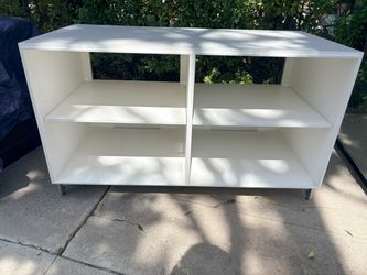 Sturdy deep media stand - white