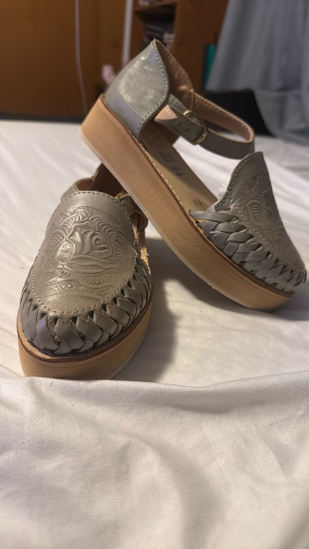 Authentic Mint Leather Sandals Size 5