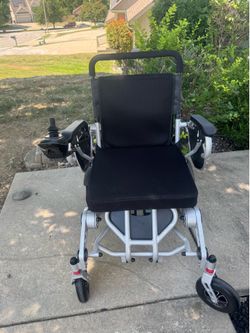 Electric portable wheelchair
