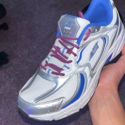 Avia Tracks Come Pick Up Size 8 Fits 9