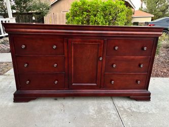 Solid Wood 6 Drawer Dresser Chest of Drawers Furniture Great Condition