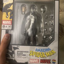 Mafex Symbiote Spider Man TRADE