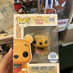 Winnie the Pooh with Gift Funko Pop 