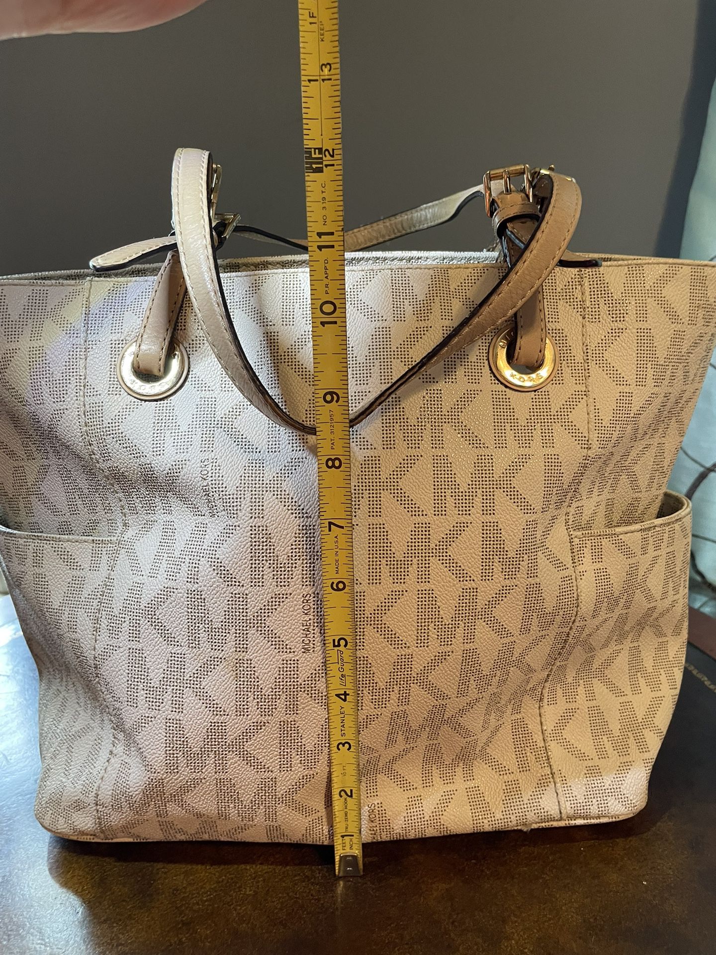 Charlotte Large Saffiano Leather Top-Zip Tote Bag' for Sale in Kingsville,  OH - OfferUp