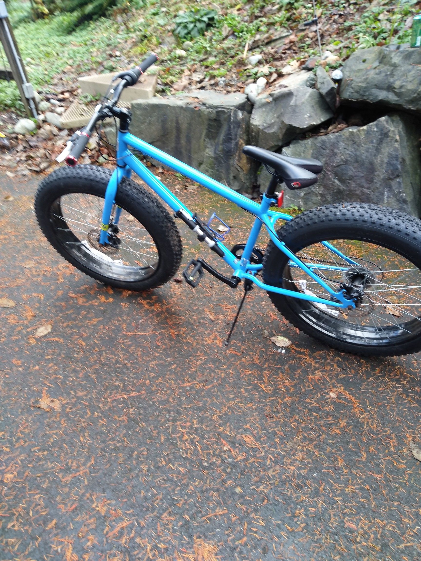 Fat tire mountain bike