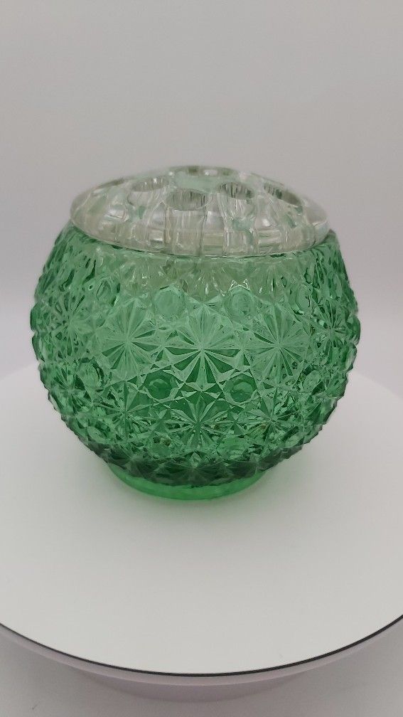 Beautiful Roses L.E.Smith "Daisy & Button" Glass Flowerlite 