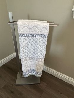Towel rack