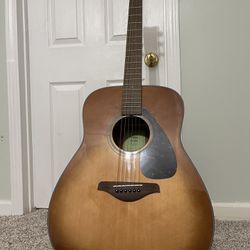 Yamaha FG800 Acoustic Guitar With Stand
