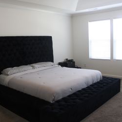 Luxury Tufted King Bed Frame – Excellent Condition