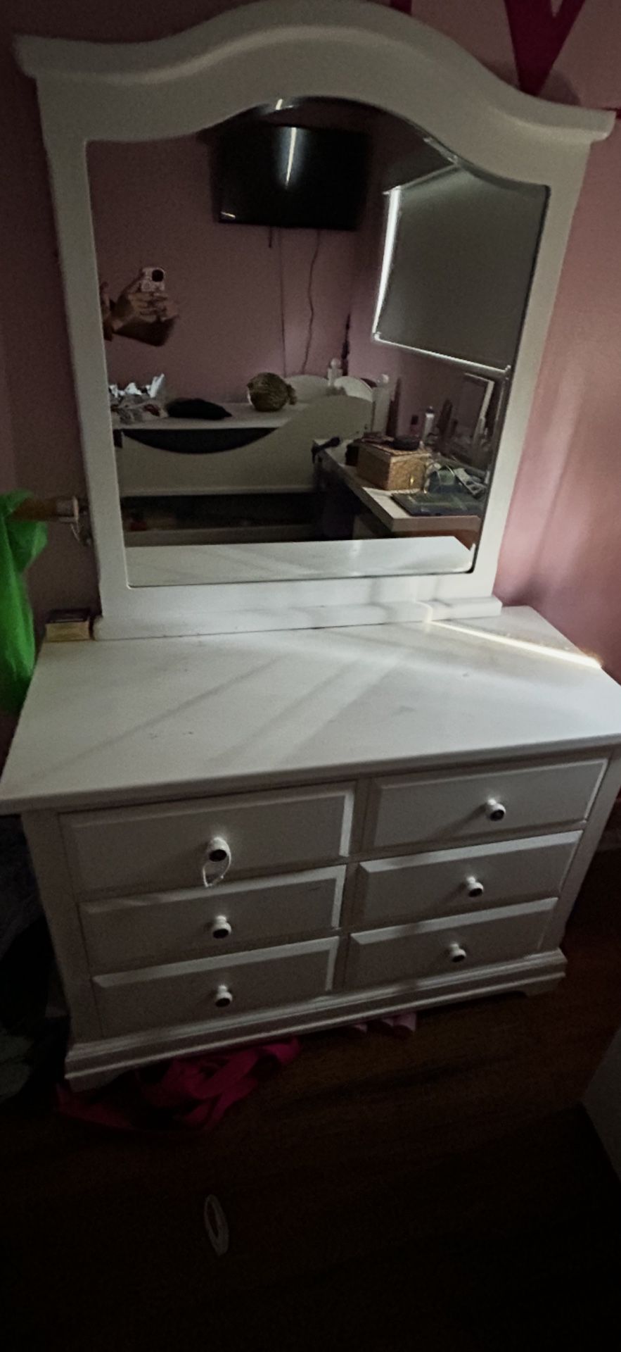 White dresser With Mirror.