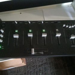 Tengo Está Mixer Para Dj. 