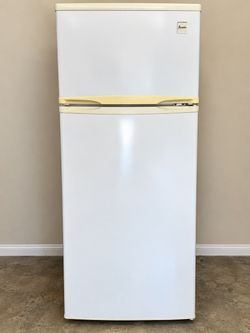 Avanti Fridge & Freezer