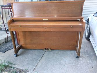 Baldwin piano
