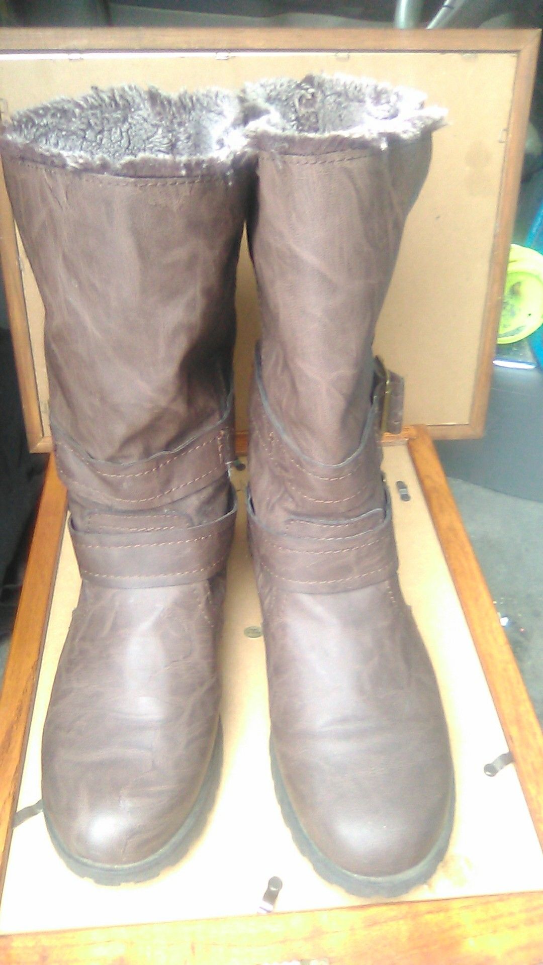 Rugged Outback boots women's 10