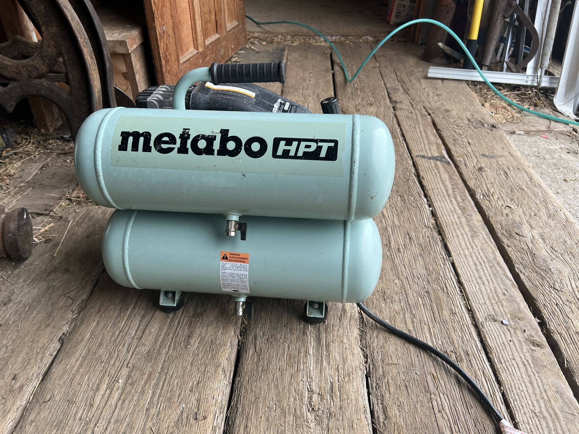 Metabo HPT 4 Gallon Air Compressor 