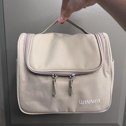 BEIGE/TAN TOILETRIES ORGANIZER 