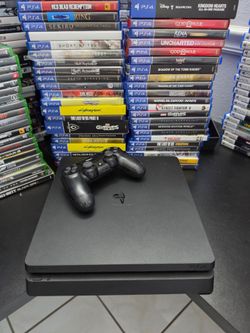 PLAYSTATION 4 CON UN JUEGO A ELEGIR Y SU CONTROL