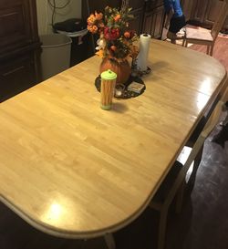 Dining kitchen table