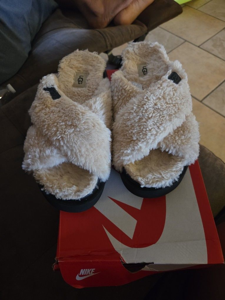 Uggs Sandles 