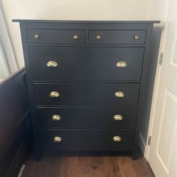 Black Dresser w/ 6 Drawers