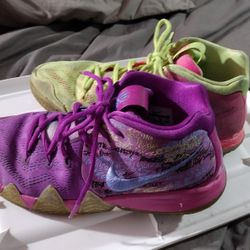 Used Nike Kyrie Confetti 4 Size 6.5Y
