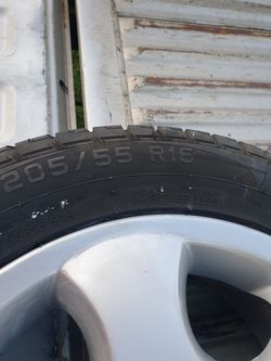 Tires 5 lugs in good condition like new