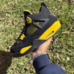 Jordan 4 GS “Thunder” Size 6.5Y/8W