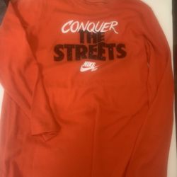 New Boys Nike Thermal Size 13-15 Years Old   New With Tags 