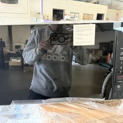 New Frigidaire Microwave 