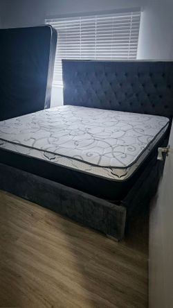 NEW KING-SIZE PILLOW TOP MATTRESS & BOX SPRING ‐ 3PC