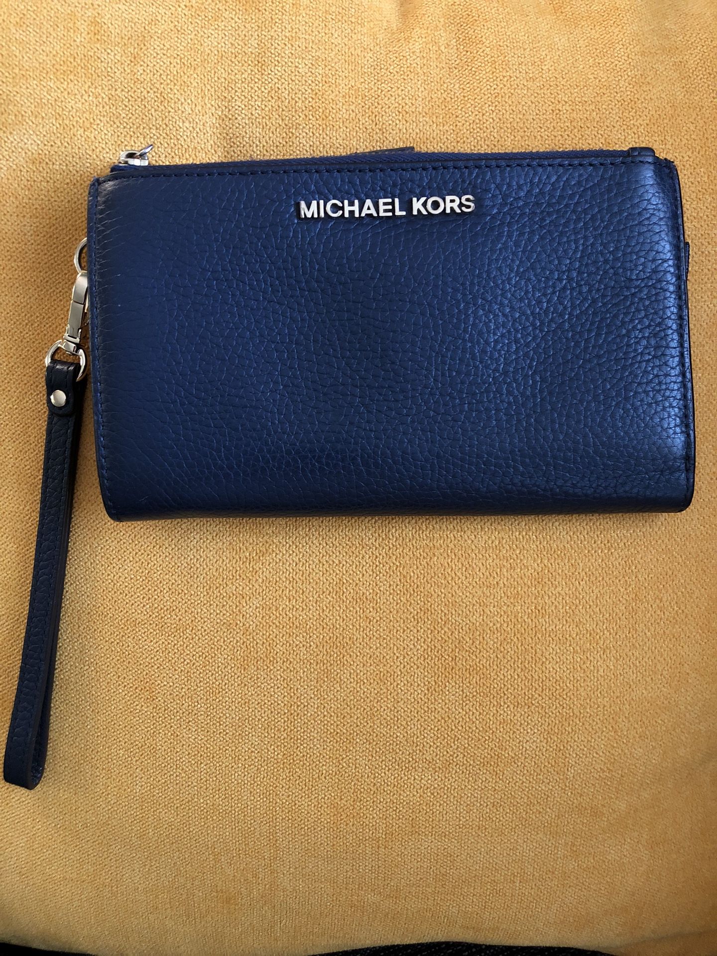 Michael Kors Zip Wallet