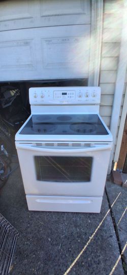 Frigidaire Glass Top Range Convection Oven - Can Deliver