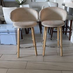 2 kitchen stools