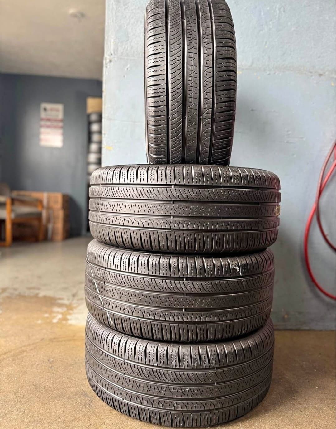 255 40 20 Vendo Un Seth De Llantas De La Marca Pirelli