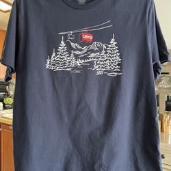 Levi Graphic Tee Large