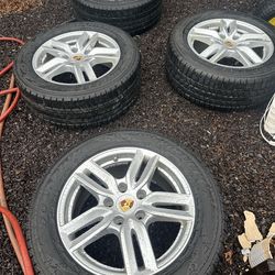Porsche Cayenne 18" Wheels