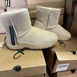 10 Boxes For A Set, one Set Is $100, Women's Classic Genuine Suede Mini Boots Fuzzy Snow Booties with Fur Lined $15  Warehouse clearance sale  10 boxe