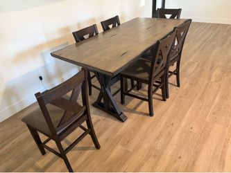 Kitchen table with 6 chairs