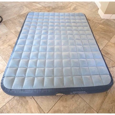 Aerobed QUEEN Inflatable Air Mattress with Built-in Pump