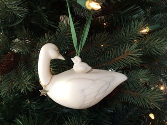 DEPT 56 Snowbabies Swan & Baby Ornament 2000