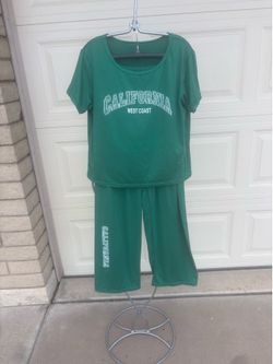 Women’s 2 Piece Pajama/Lounger Set Size M
