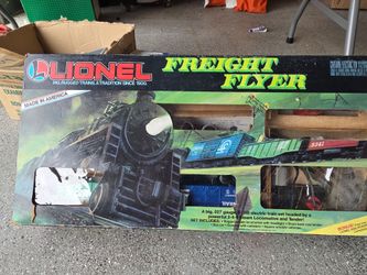1980s Lionel Freight Flyer train set