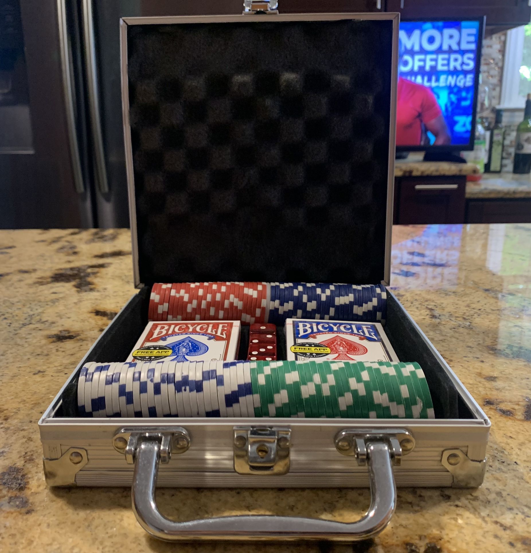 Take Your Game Anywhere: Portable Poker Set for On-the-Go Fun!