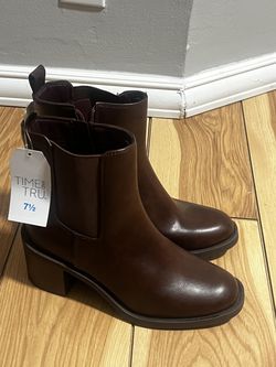 Time and True Women's Faux Leather Chelsea Boots
