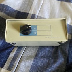 2-way DB9 Manual Data Switch Box, AB Female