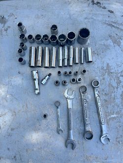 Over 30 craftsman Tools Sockets Wrenchs All In Good Shape