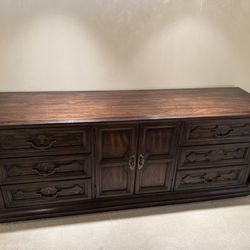 Henredon Dresser + 2 Matching Nightstands – ONLY $250 – Priced to Sell FAST!