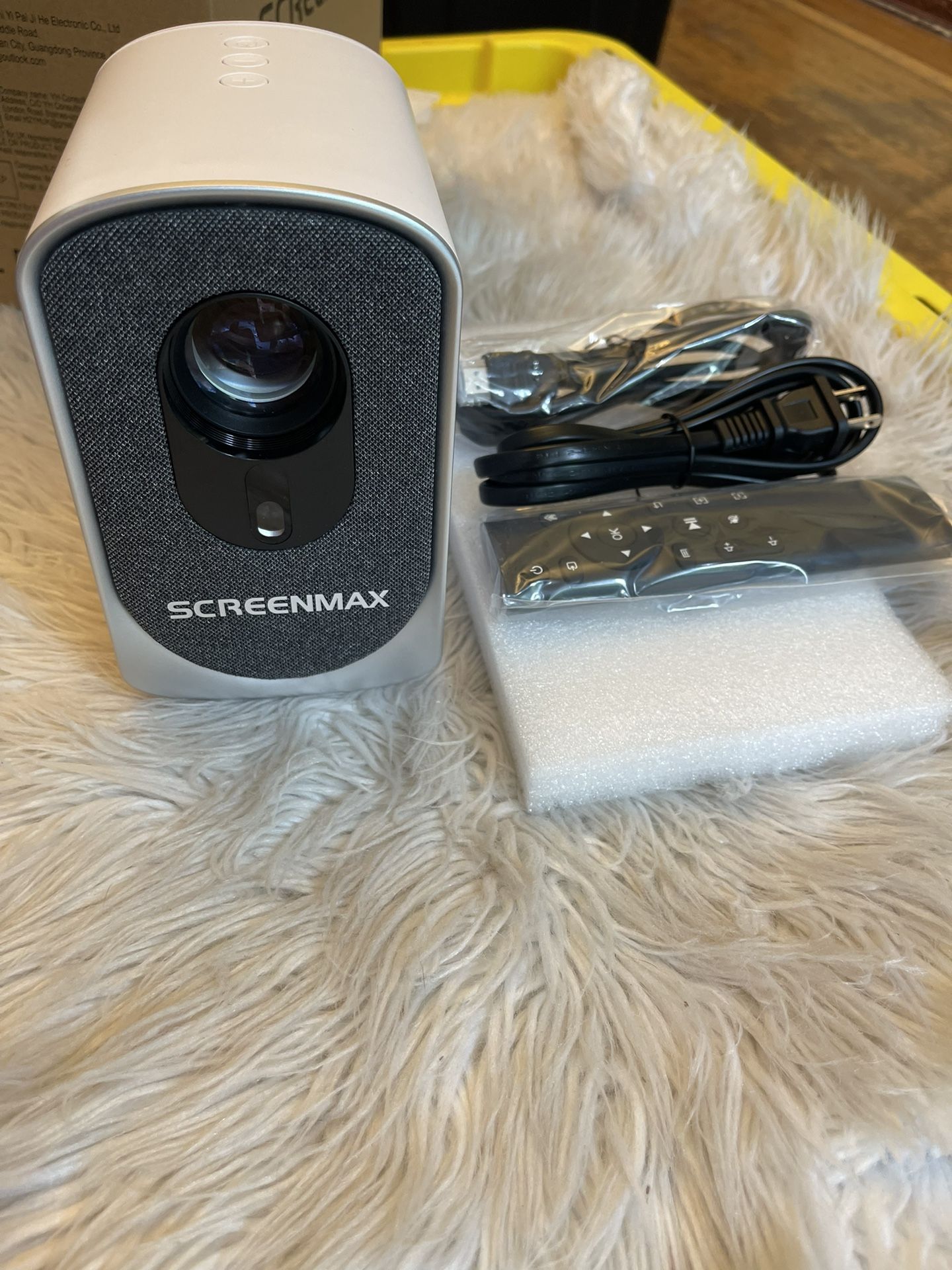 SCREENMAX PROJECTOR