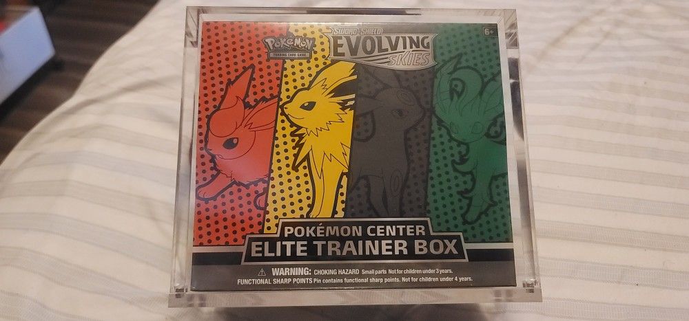 Pokemon Center Evolving Skies